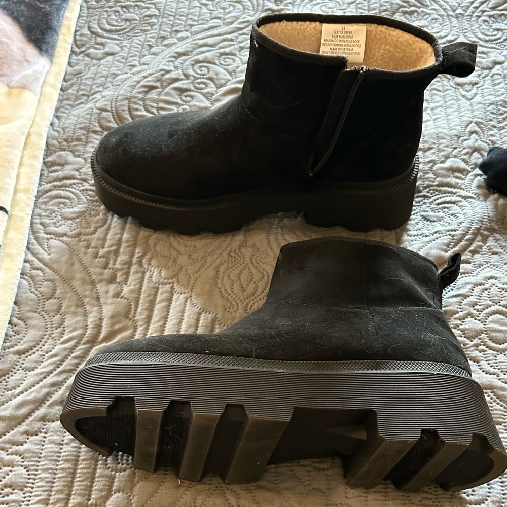 MUST GO!
Textile Upper Black Suede Ankle Boots